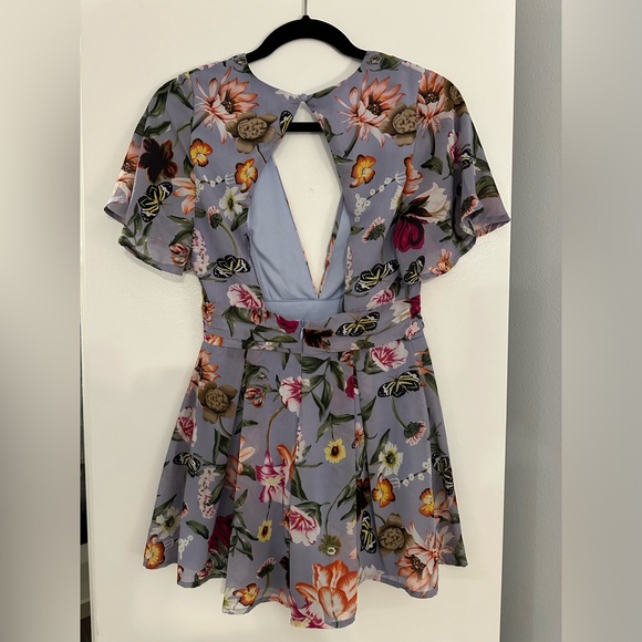 Floral romper 🌸 - Picture 2 of 5